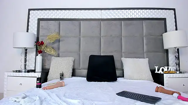 Snapshot of OliviaBurning chatting on February 2025 12:09:01 AM OliviaBurning online show from February 2025 12:09:01 AM