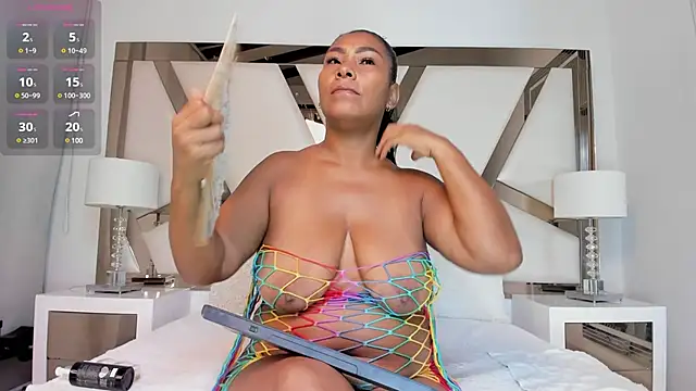 Snapshot of OliviaBurning chatting on February 2025 11:31:02 AM OliviaBurning online show from February 2025 11:31:02 AM