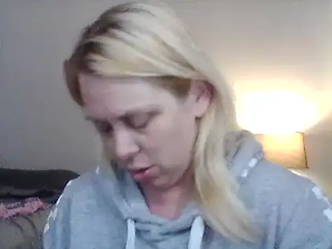 Snapshot of burrkitty chatting on December 2024 03:20:01 AM burrkitty online show from December 2024 03:20:01 AM