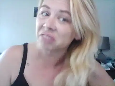 Snapshot of burrkitty chatting on December 2024 12:32:02 AM burrkitty online show from December 2024 12:32:02 AM