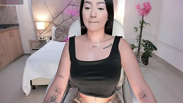 amelie jhons online show from December 2025 10:05:02 PM