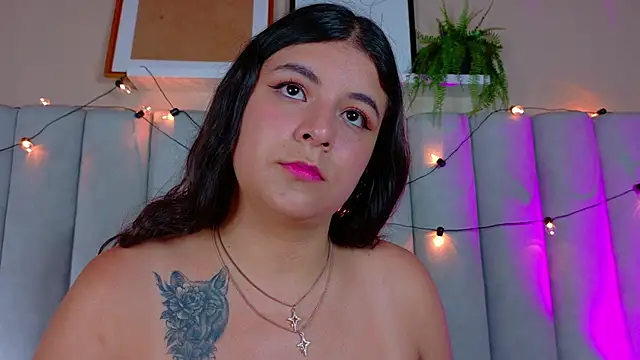 Snapshot of EngelStone chatting on November 2025 07:34:01 PM EngelStone online show from November 2025 07:34:01 PM