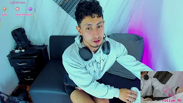 Piggy Eddy online show from November 2025 08:45:01 PM