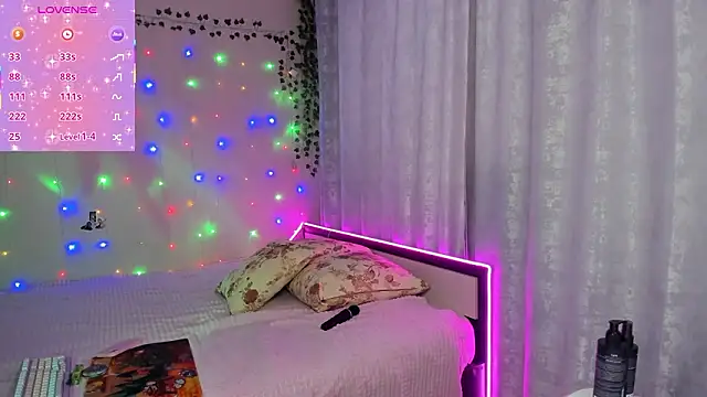 Snapshot of Alice___Rose chatting on February 2026 01:03:01 PM Alice Rose online show from February 2026 01:03:01 PM