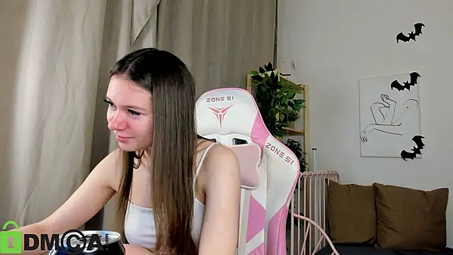 Snapshot of Nicole_Charm chatting on October 2025 09:38:01 PM Nicole Charm online show from October 2025 09:38:01 PM