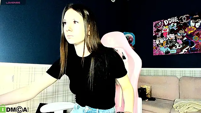 Snapshot of Nicole_Charm chatting on November 2025 12:35:02 AM Nicole Charm online show from November 2025 12:35:02 AM