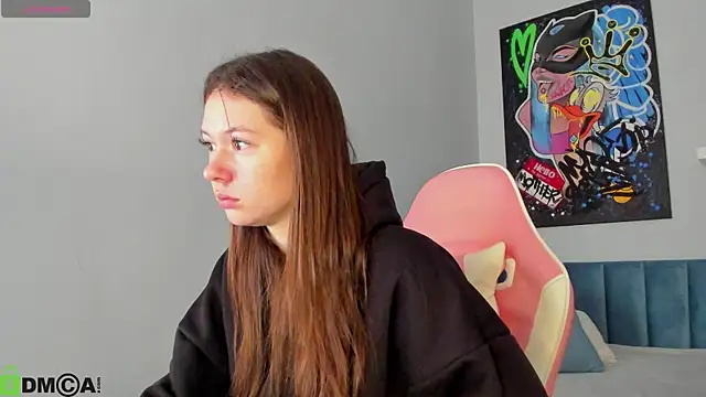 Snapshot of Nicole_Charm chatting on December 2025 12:04:01 AM Nicole Charm online show from December 2025 12:04:01 AM