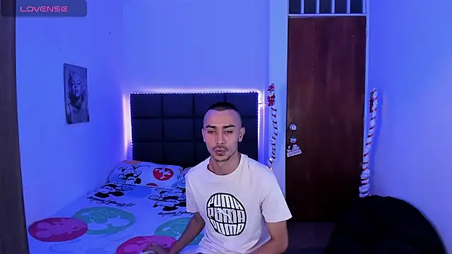 Snapshot of steven_hott8 chatting on December 2024 03:13:02 AM steven hott8 online show from December 2024 03:13:02 AM