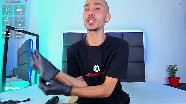 Snapshot of steven_hott8 chatting on February 2025 03:54:01 PM steven hott8 online show from February 2025 03:54:01 PM