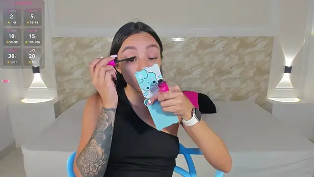 AliceRoss0 online show from October 2025 09:00:02 PM