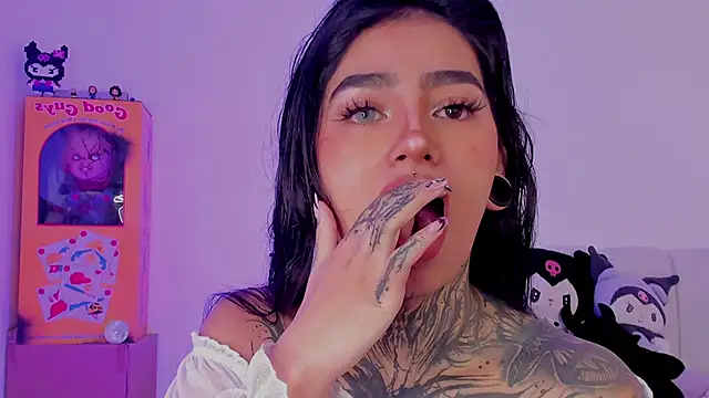 Snapshot of shadowcatt_ chatting on November 2025 05:24:02 PM shadowcatt online show from November 2025 05:24:02 PM