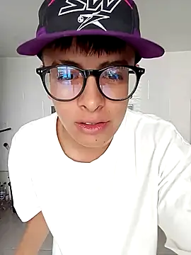 Snapshot of Cuervo_maniaco chatting on December 2024 02:37:02 PM Cuervo maniaco online show from December 2024 02:37:02 PM