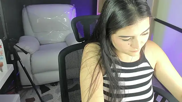 Snapshot of TifanyWhite_ chatting on December 2024 09:08:02 PM TifanyWhite online show from December 2024 09:08:02 PM