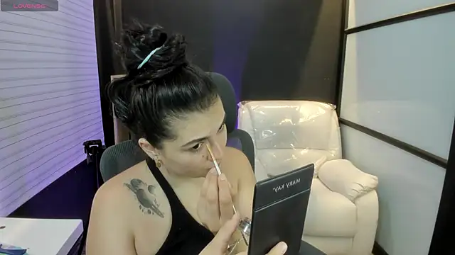 Snapshot of TifanyWhite_ chatting on March 2025 08:43:01 PM TifanyWhite online show from March 2025 08:43:01 PM