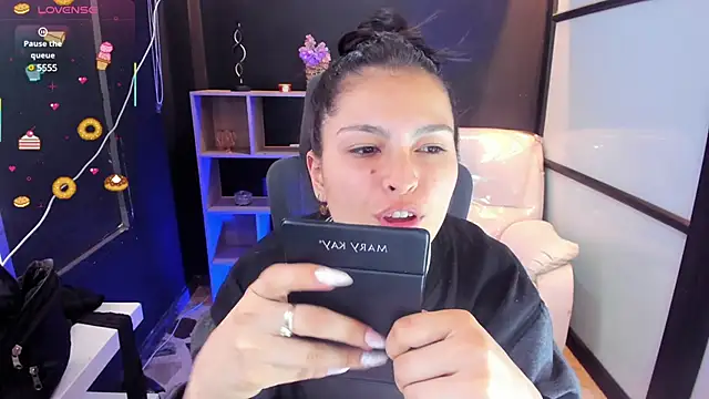 Snapshot of TifanyWhite_ chatting on March 2025 08:40:02 PM TifanyWhite online show from March 2025 08:40:02 PM