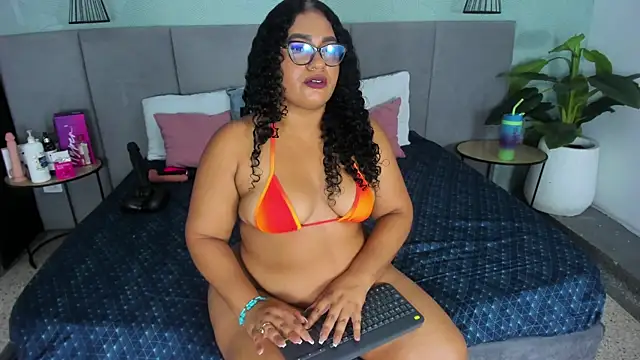 Annie-Wolf online show from November 2025 08:51:01 PM