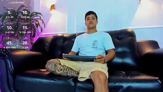 Snapshot of Rob_saenz_ chatting on November 2025 11:31:01 AM Rob saenz online show from November 2025 11:31:01 AM