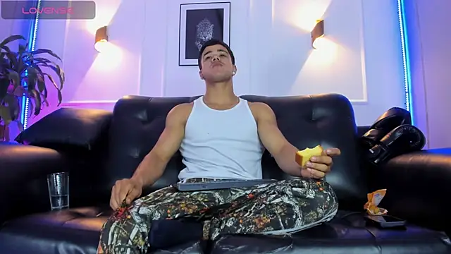 Snapshot of Rob_saenz_ chatting on November 2025 01:56:02 PM Rob saenz online show from November 2025 01:56:02 PM