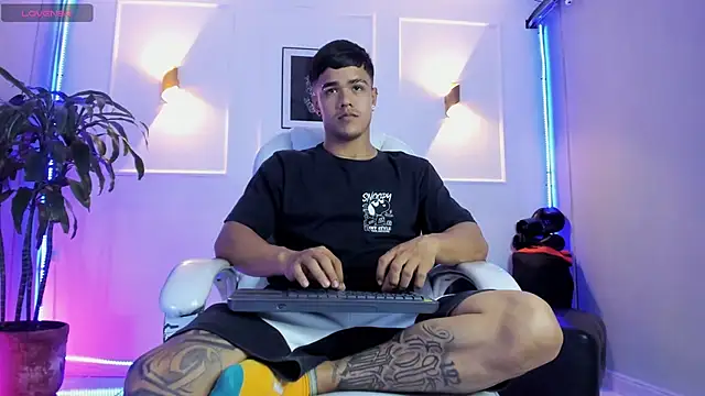 Snapshot of Rob_saenz_ chatting on November 2025 03:00:01 PM Rob saenz online show from November 2025 03:00:01 PM