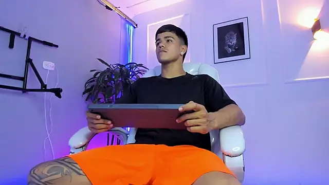 Snapshot of Rob_saenz_ chatting on November 2025 04:18:01 PM Rob saenz online show from November 2025 04:18:01 PM