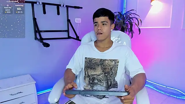 Snapshot of Rob_saenz_ chatting on November 2025 02:54:01 PM Rob saenz online show from November 2025 02:54:01 PM