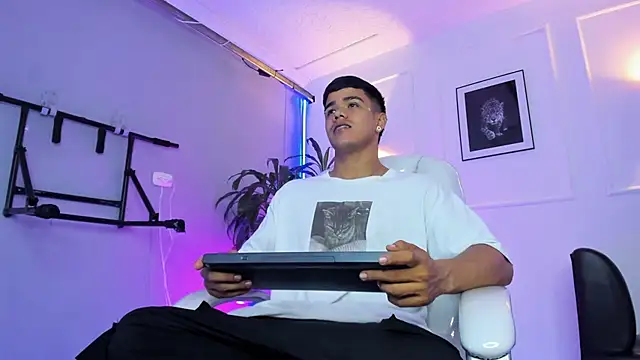 Snapshot of Rob_saenz_ chatting on November 2025 02:17:01 PM Rob saenz online show from November 2025 02:17:01 PM