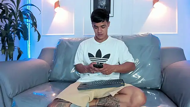 Snapshot of Rob_saenz_ chatting on November 2025 12:51:01 PM Rob saenz online show from November 2025 12:51:01 PM