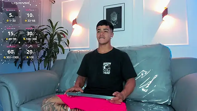 Snapshot of Rob_saenz_ chatting on December 2025 03:07:02 PM Rob saenz online show from December 2025 03:07:02 PM