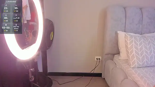 ashlyestone online show from November 2025 05:02:01 PM