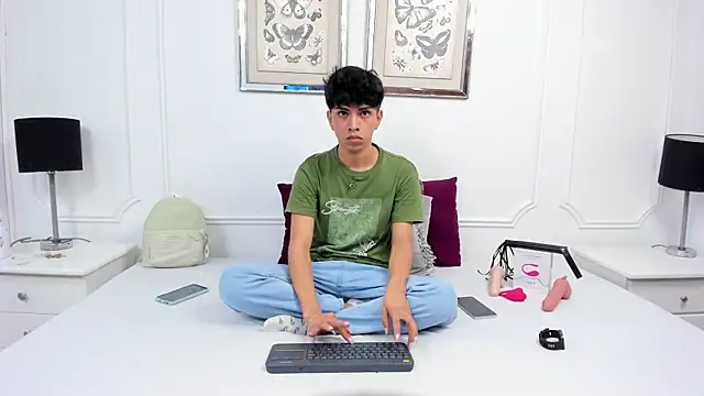 Snapshot of Santy_carrington chatting on January 2025 08:11:02 PM Santy carrington online show from January 2025 08:11:02 PM