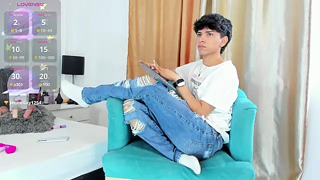 Snapshot of Santy_carrington chatting on January 2025 03:55:02 PM Santy carrington online show from January 2025 03:55:02 PM