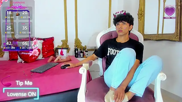 Snapshot of Santy_carrington chatting on February 2025 09:41:02 PM Santy carrington online show from February 2025 09:41:02 PM