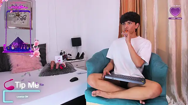 Snapshot of Santy_carrington chatting on February 2025 08:35:02 PM Santy carrington online show from February 2025 08:35:02 PM