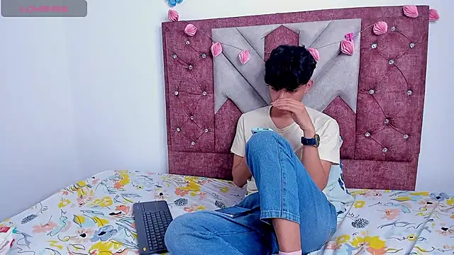 Snapshot of Santy_carrington chatting on March 2025 12:53:01 AM Santy carrington online show from March 2025 12:53:01 AM