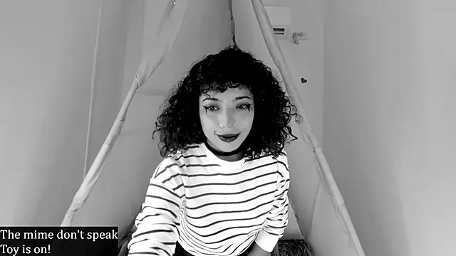 Ariella Ruiz online show from October 2025 12:50:01 PM