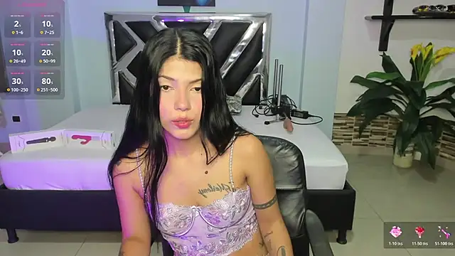 Snapshot of EroticAzir chatting on November 2025 03:07:01 AM EroticAzir online show from November 2025 03:07:01 AM