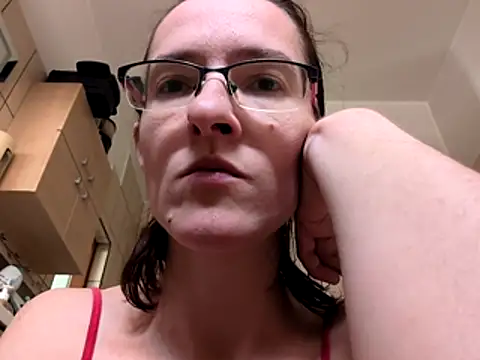 Milky hairy mommy online show from December 2025 10:42:01 AM