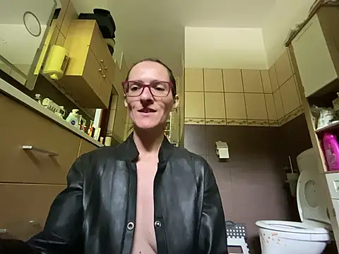Snapshot of Milky_hairy_mommy chatting on April 2026 12:40:02 PM Milky hairy mommy online show from April 2026 12:40:02 PM