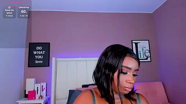 Britanymooree online show from November 2025 07:34:02 PM