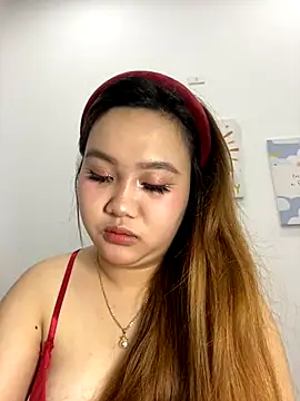 Snapshot of Odette68 chatting on November 2025 04:44:02 AM Odette68 online show from November 2025 04:44:02 AM