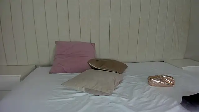 Littleolivia  online show from February 2025 01:11:01 PM