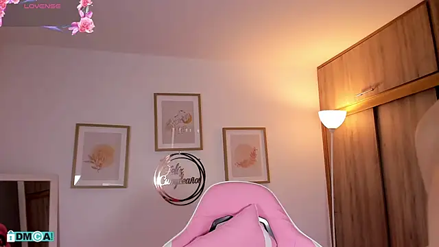 Snapshot of Veronica_isaza__ chatting on October 2025 01:23:04 PM Veronica isaza online show from October 2025 01:23:04 PM