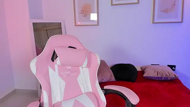 Snapshot of Veronica_isaza__ chatting on November 2025 12:49:01 PM Veronica isaza online show from November 2025 12:49:01 PM