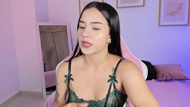 Snapshot of Veronica_isaza__ chatting on November 2025 12:38:01 PM Veronica isaza online show from November 2025 12:38:01 PM