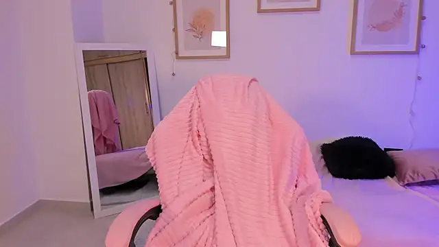 Snapshot of Veronica_isaza__ chatting on November 2025 12:15:02 PM Veronica isaza online show from November 2025 12:15:02 PM