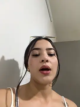 Snapshot of Veronica_isaza__ chatting on December 2025 03:45:02 AM Veronica isaza online show from December 2025 03:45:02 AM