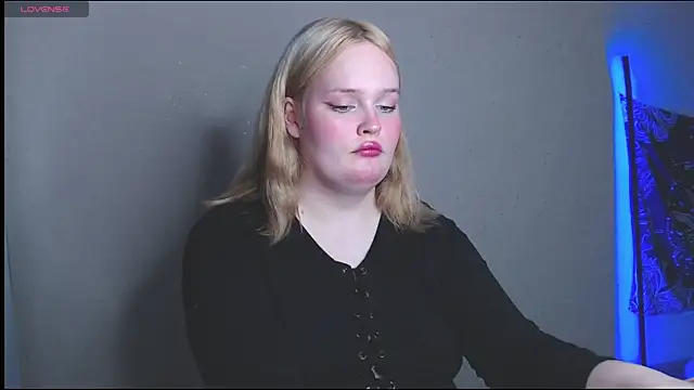 Snapshot of rozzhaos8 chatting on November 2025 07:03:02 PM rozzhaos8 online show from November 2025 07:03:02 PM