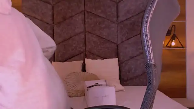 AmbarHills 1 online show from November 2025 11:33:02 AM