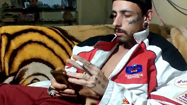 Snapshot of sellvageria chatting on October 2025 10:20:02 PM sellvageria online show from October 2025 10:20:02 PM