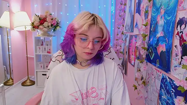 Coconut Mia online show from November 2025 04:29:02 PM